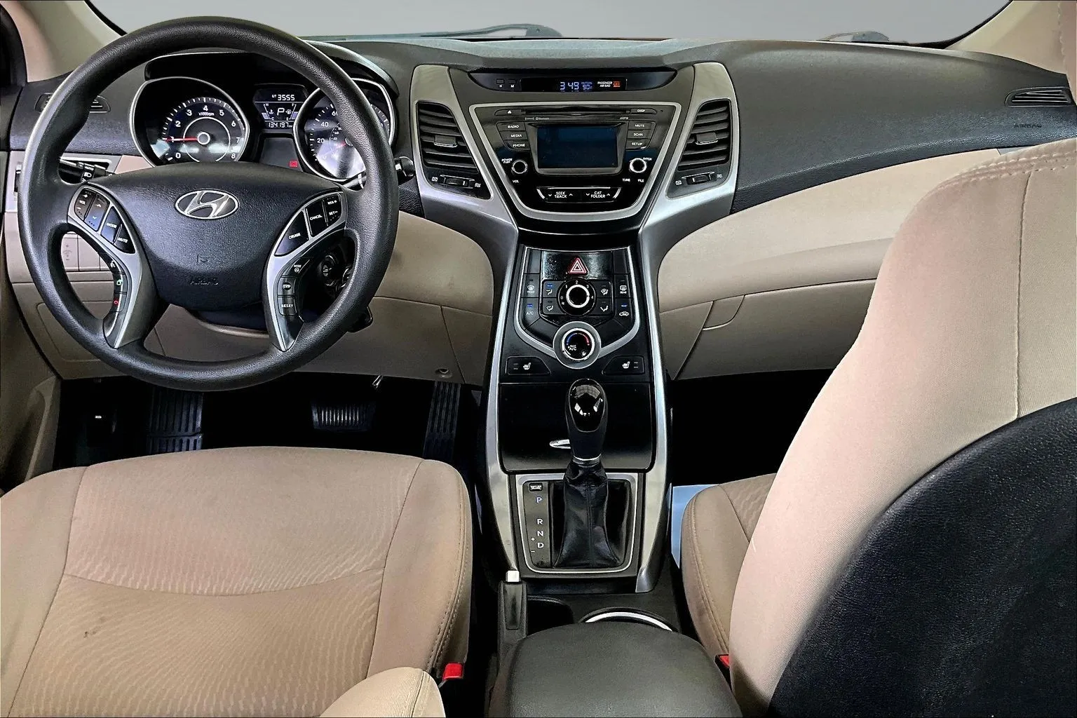 Hyundai Elantra photo 7