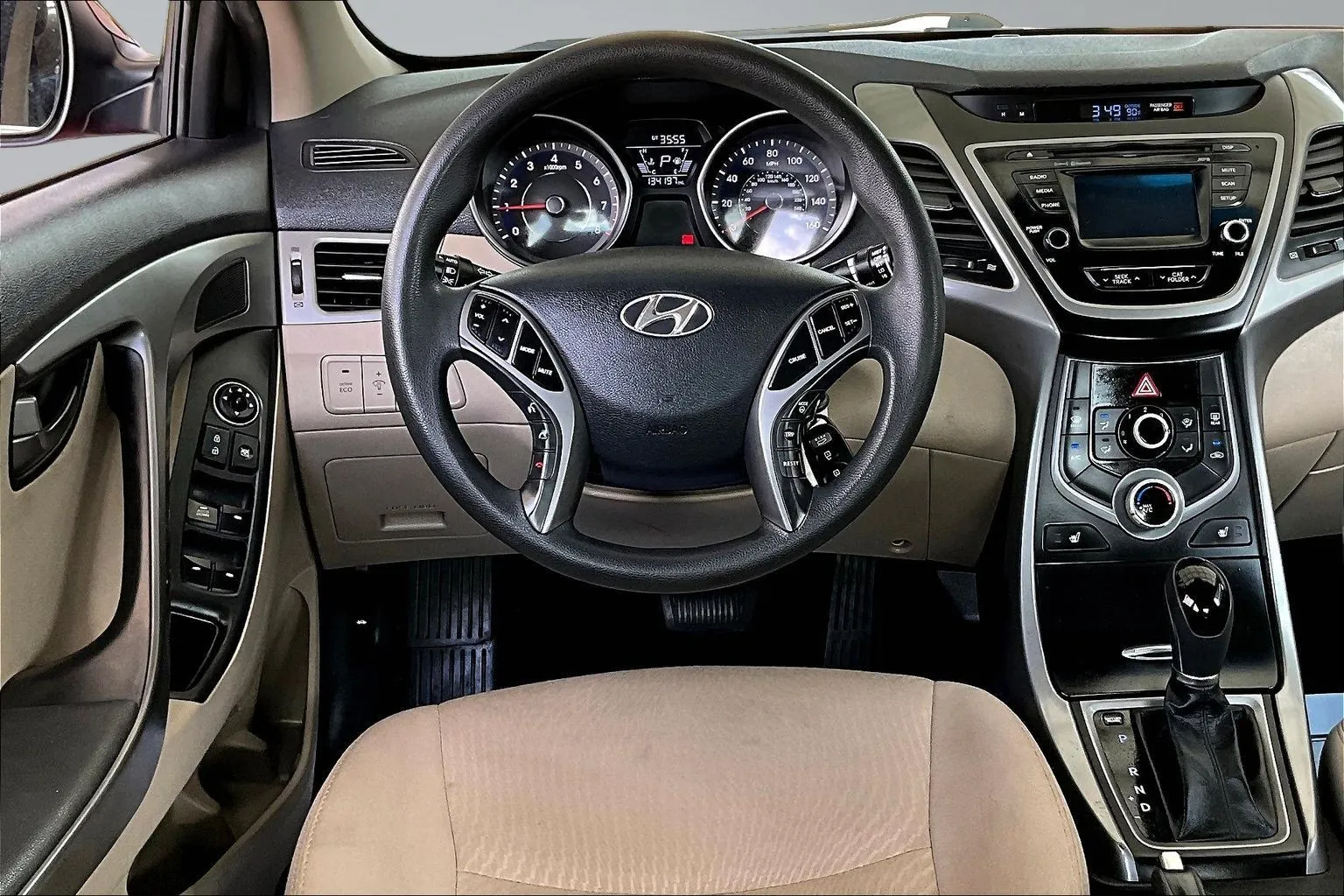 Hyundai Elantra photo 8