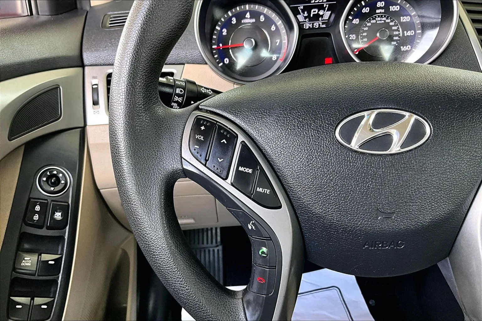Hyundai Elantra photo 10