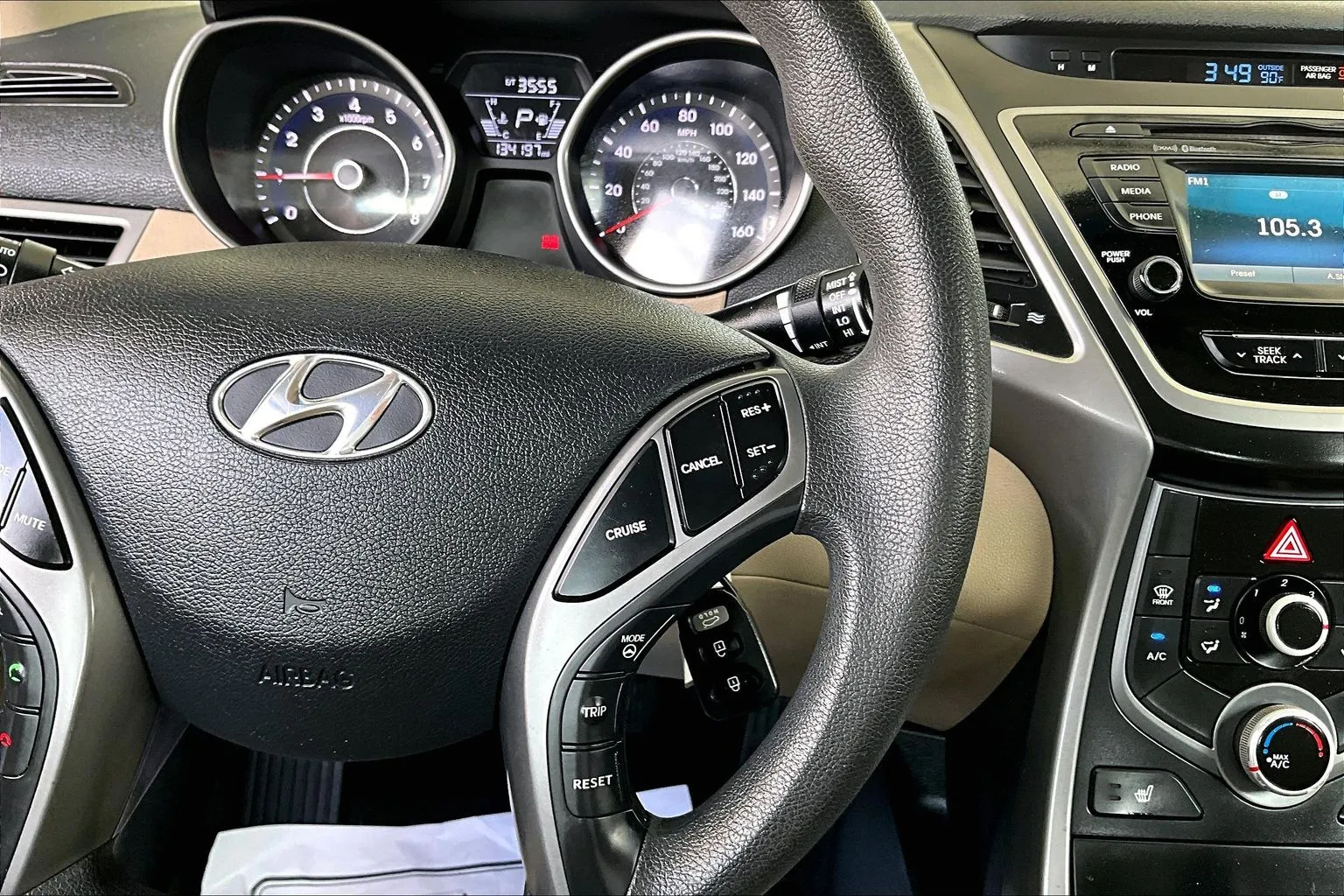 Hyundai Elantra photo 11