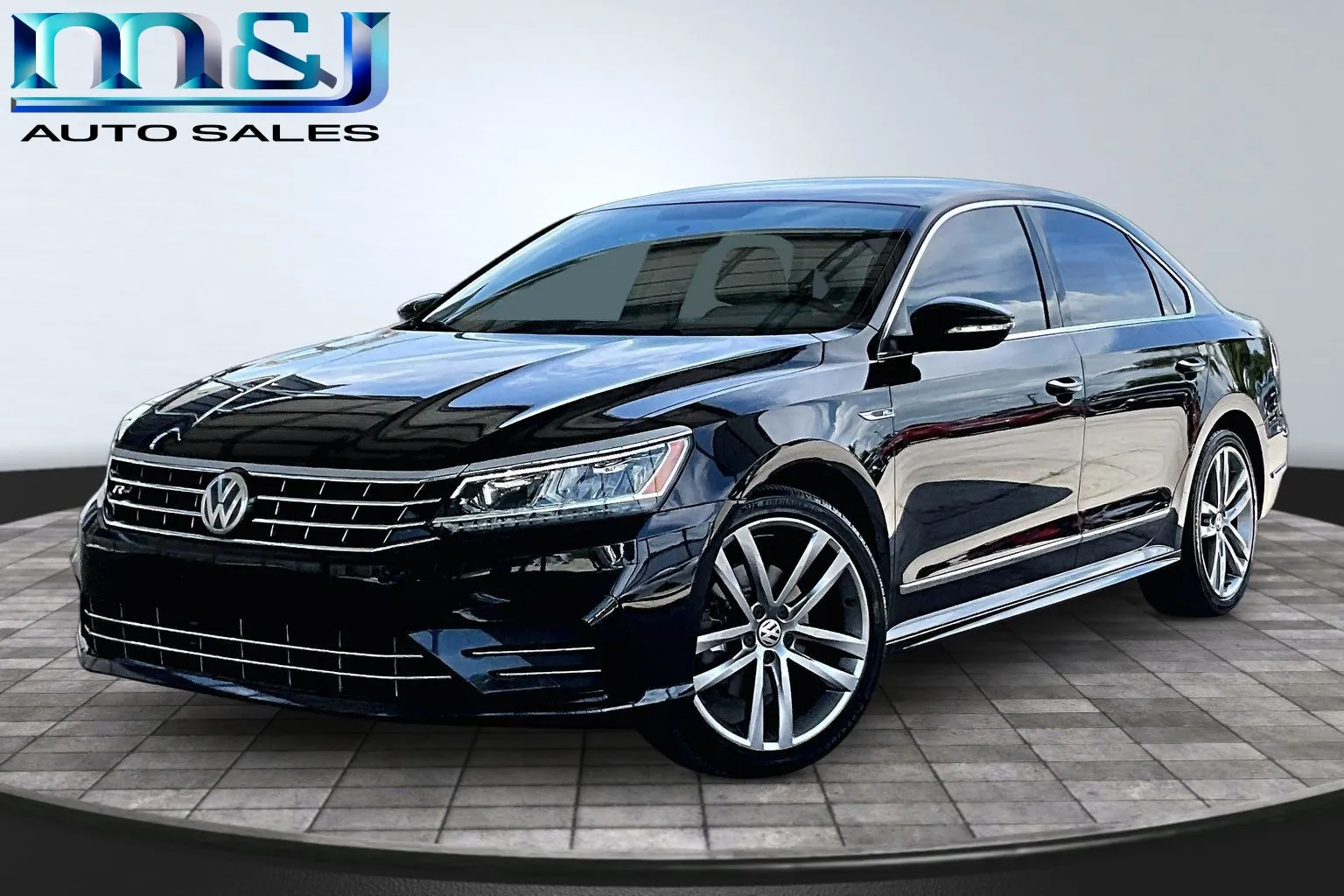 2017 Volkswagen Passat 1.8T R-Line w/ Comfort Pkg. Auto's photo
