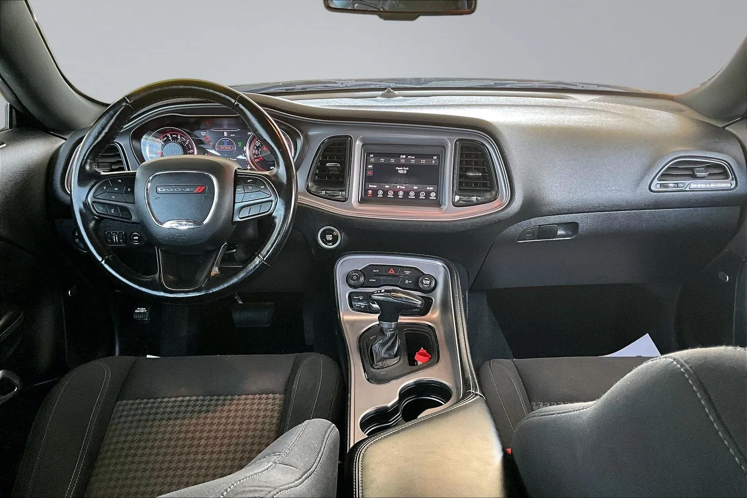 Dodge Challenger photo 7