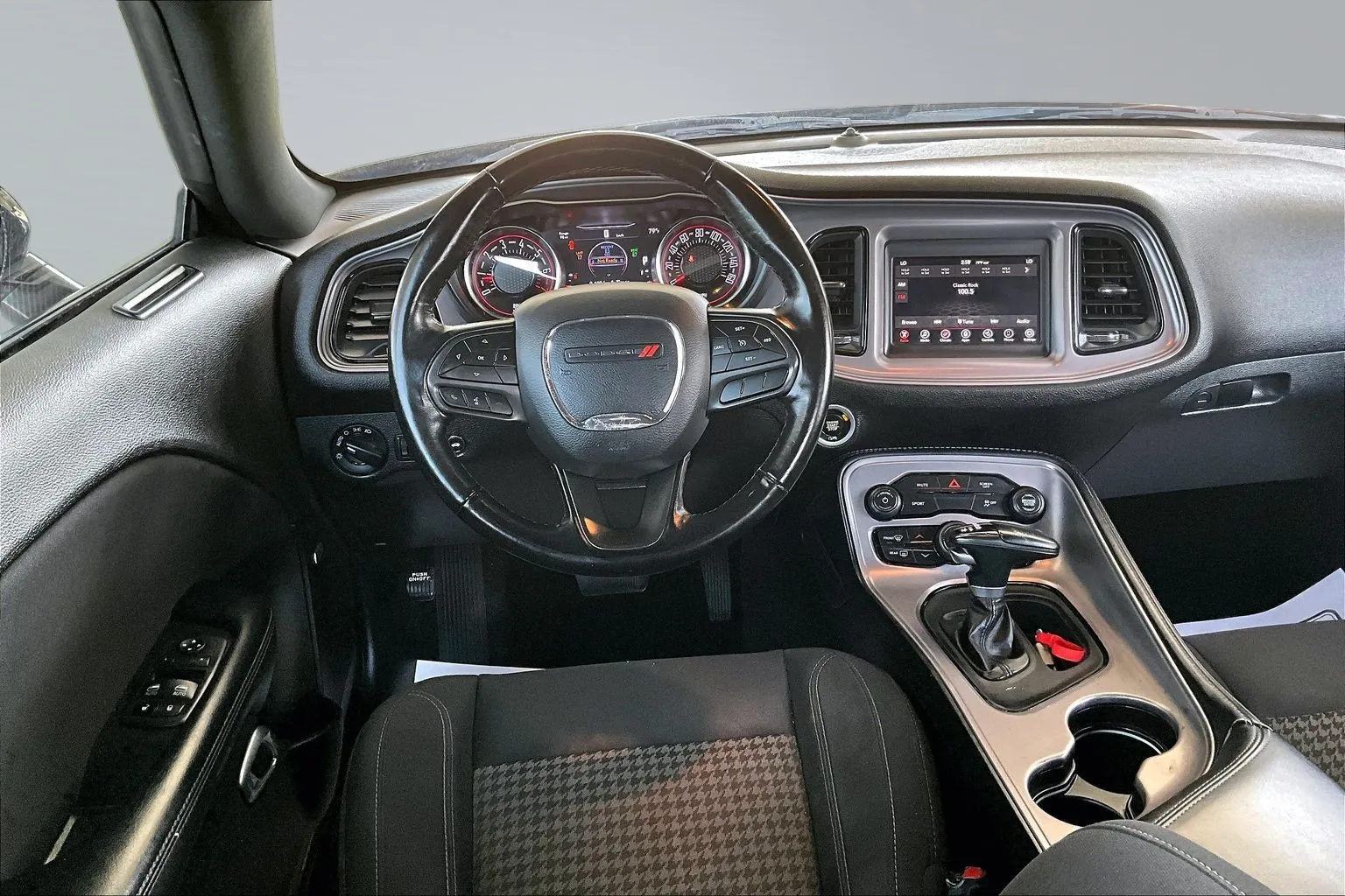 Dodge Challenger photo 8