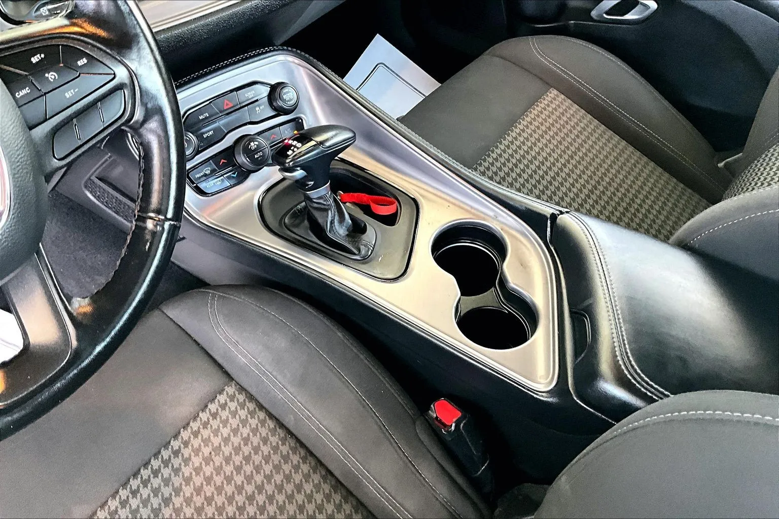 Dodge Challenger photo 15