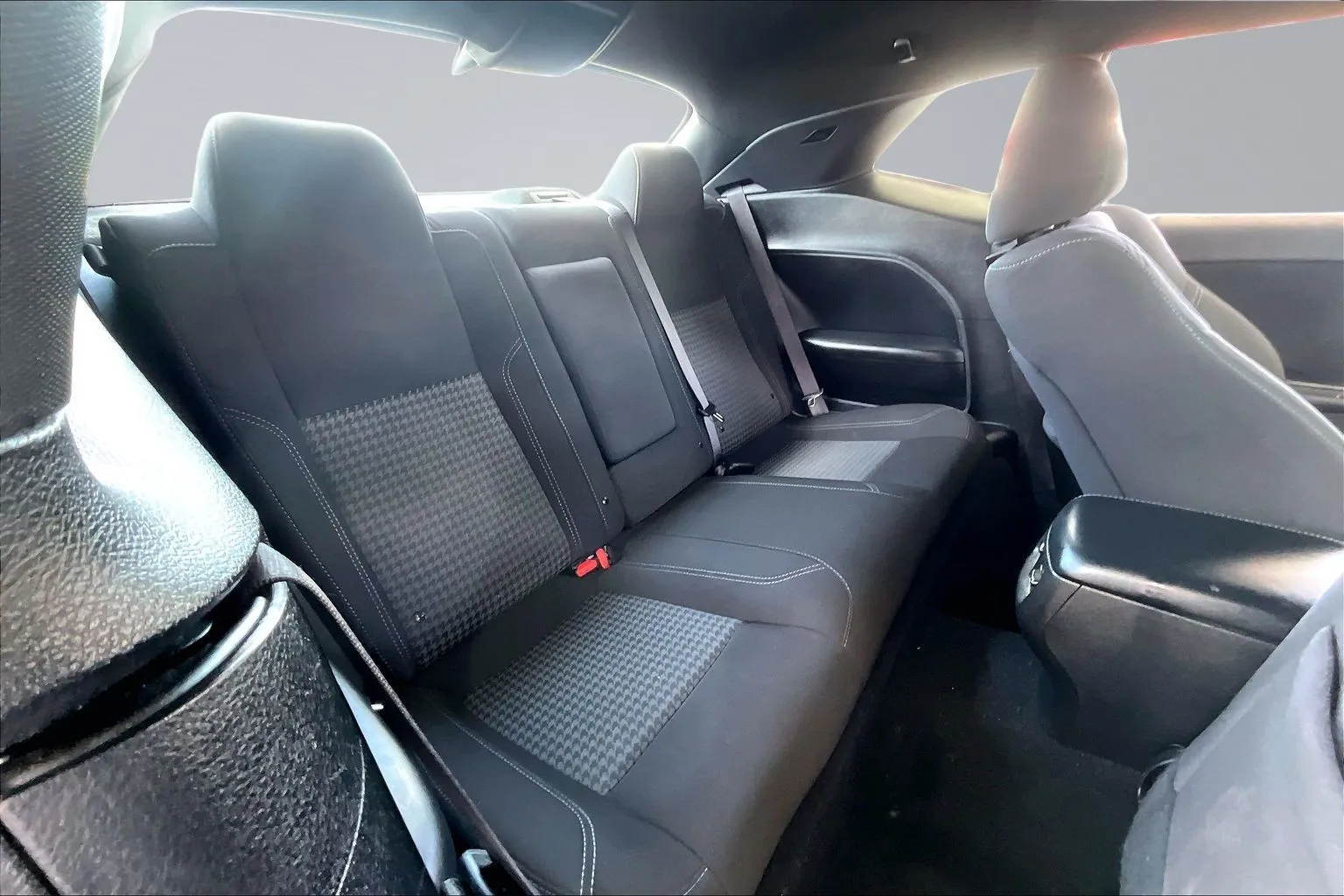 Dodge Challenger photo 22