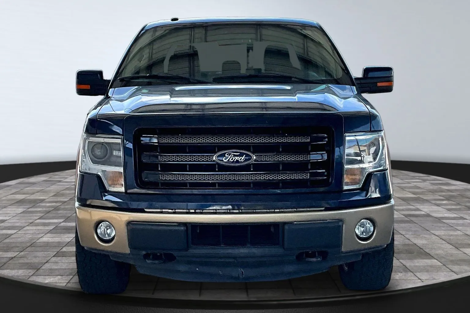 Ford F-150 photo 2