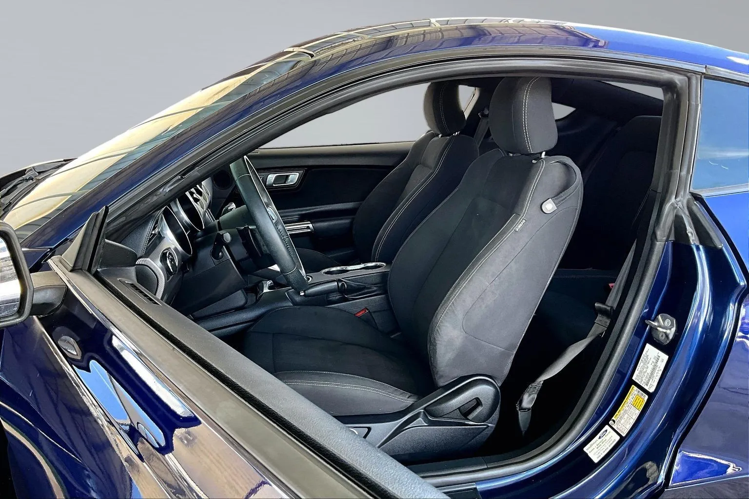 Ford Mustang photo 18
