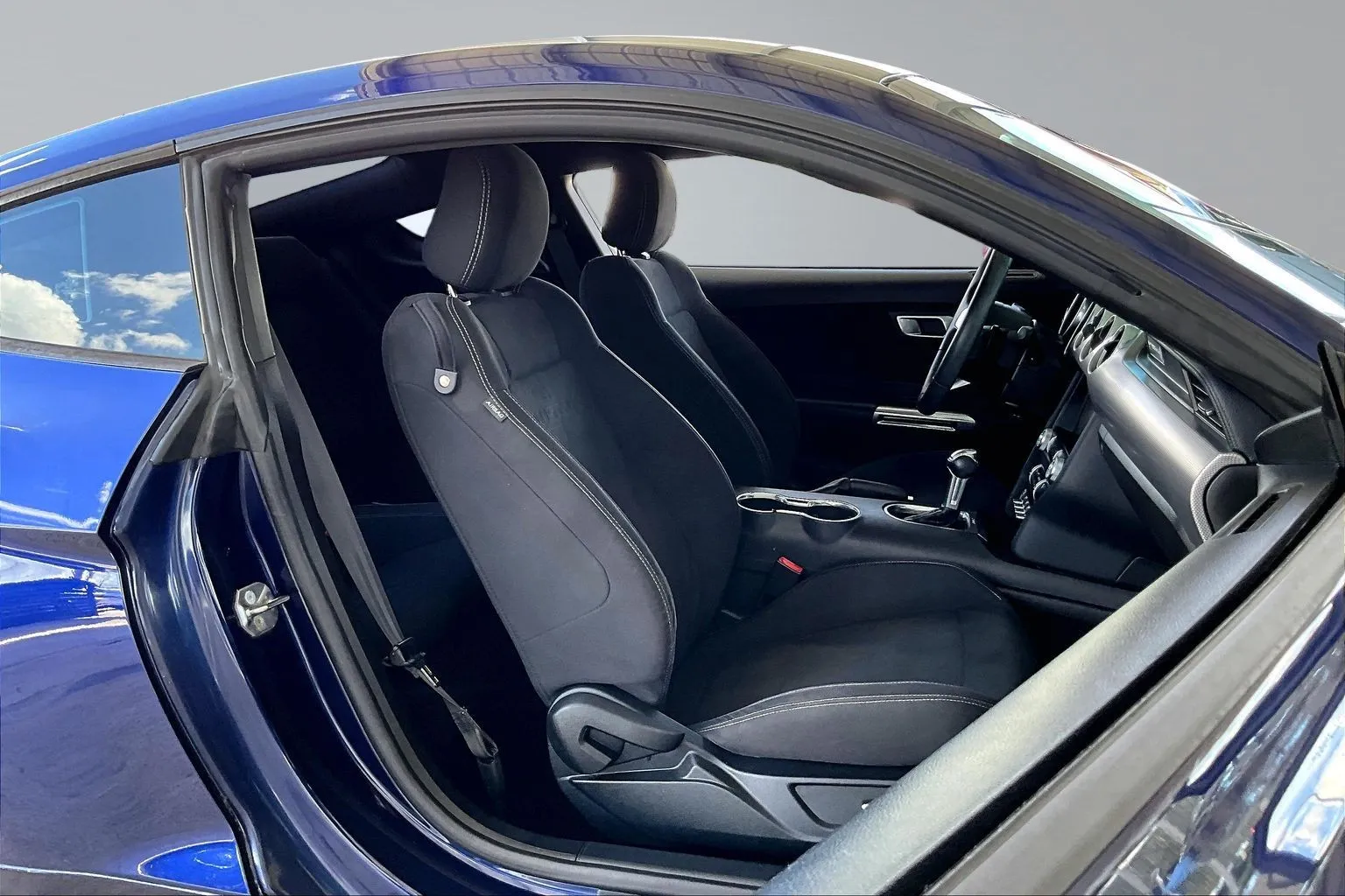 Ford Mustang photo 25