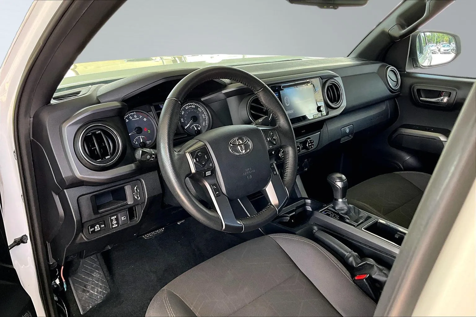Toyota Tacoma photo 15