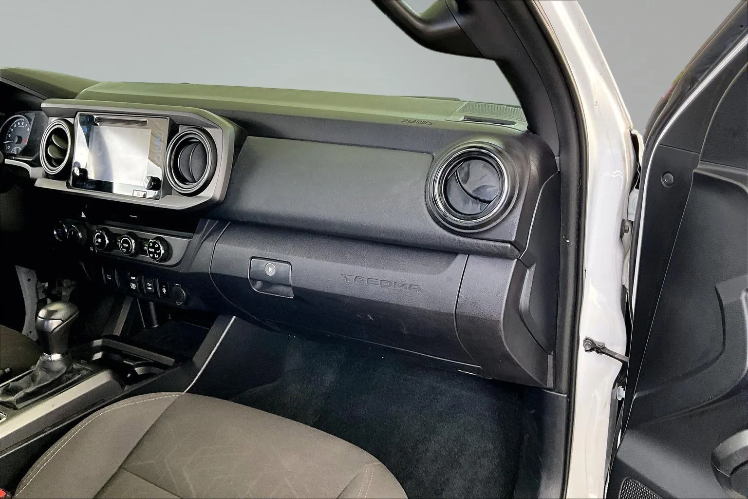 Toyota Tacoma photo 24