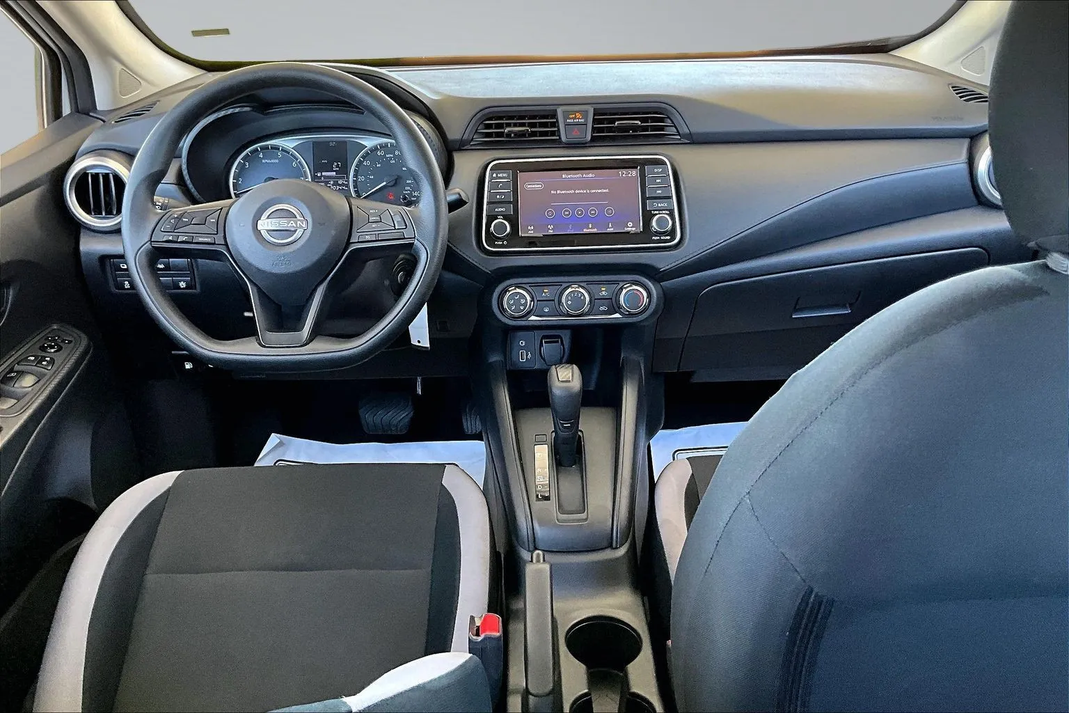 Nissan Versa photo 7