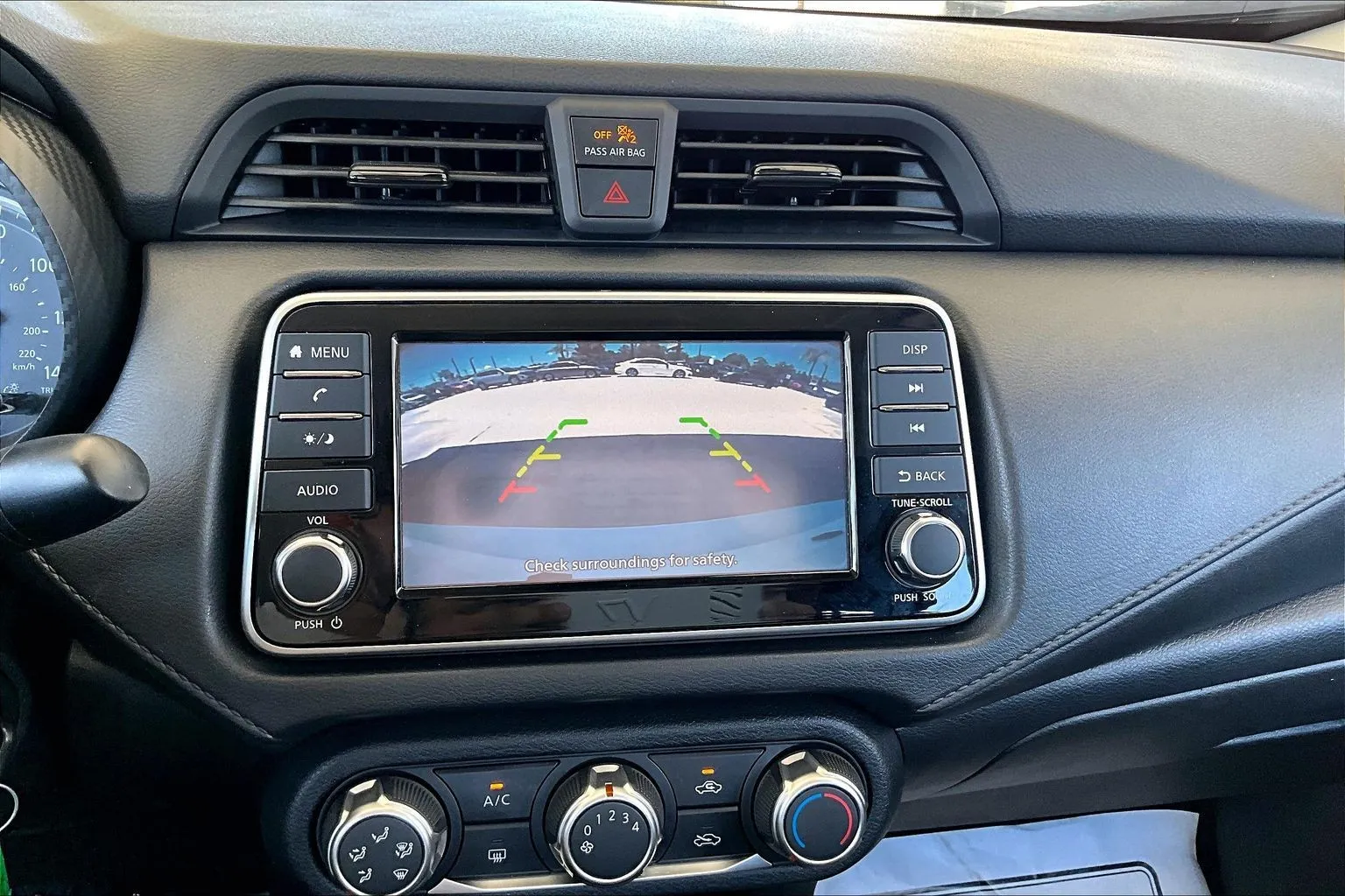 Nissan Versa photo 13