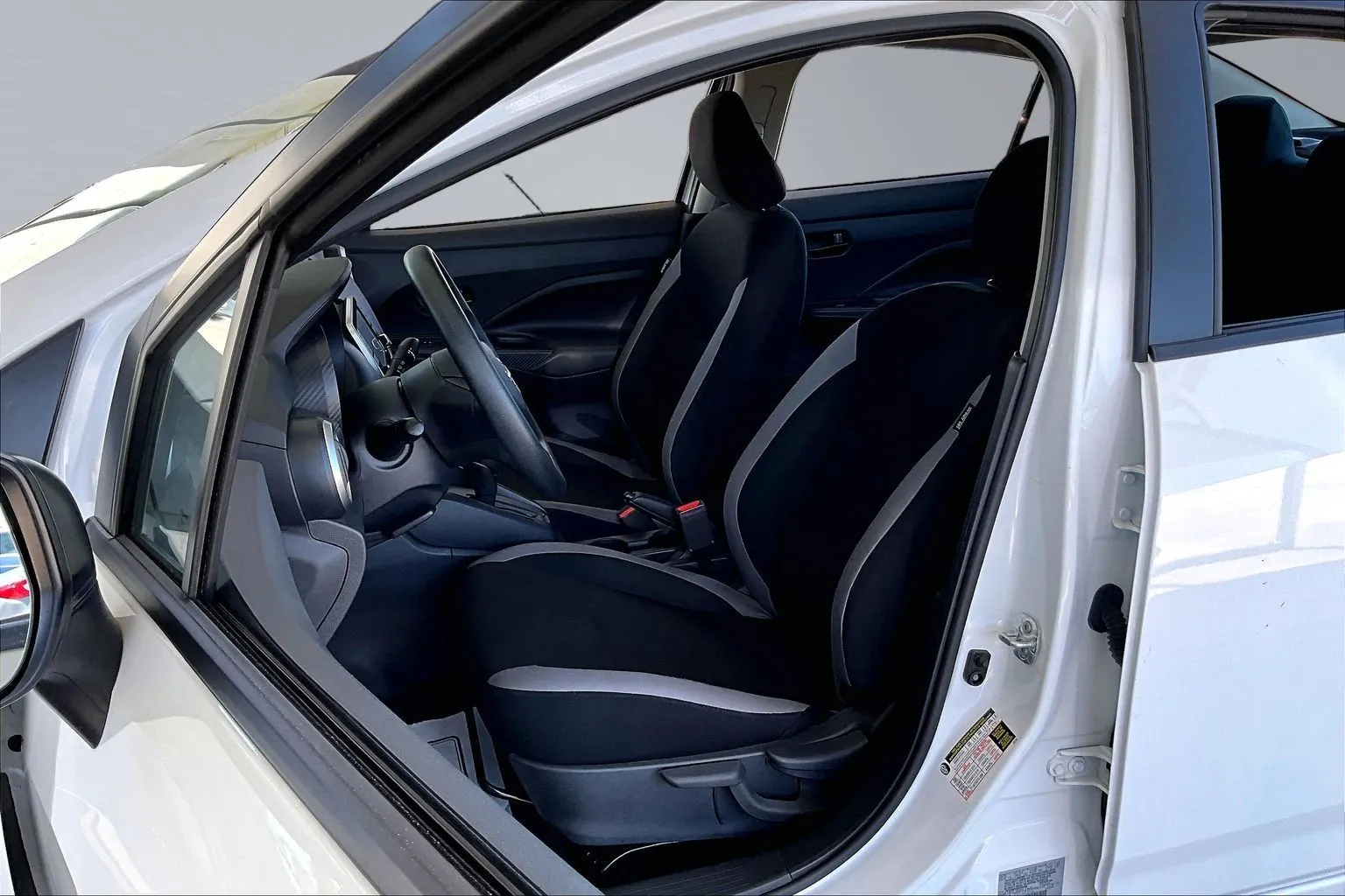 Nissan Versa photo 18