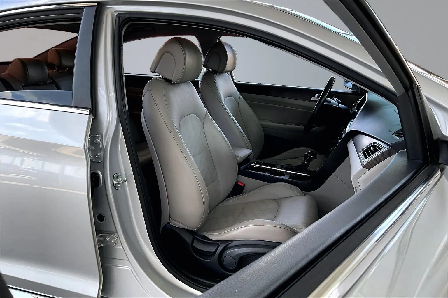 Hyundai Sonata photo 25