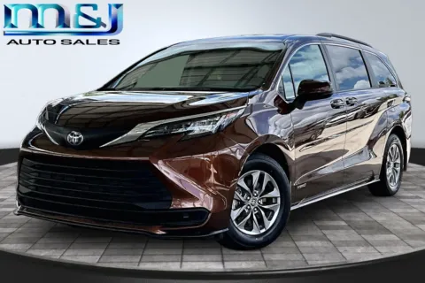 Brown 2021 Toyota Sienna LE 8-Passenger for sale in Jacksonville, FL