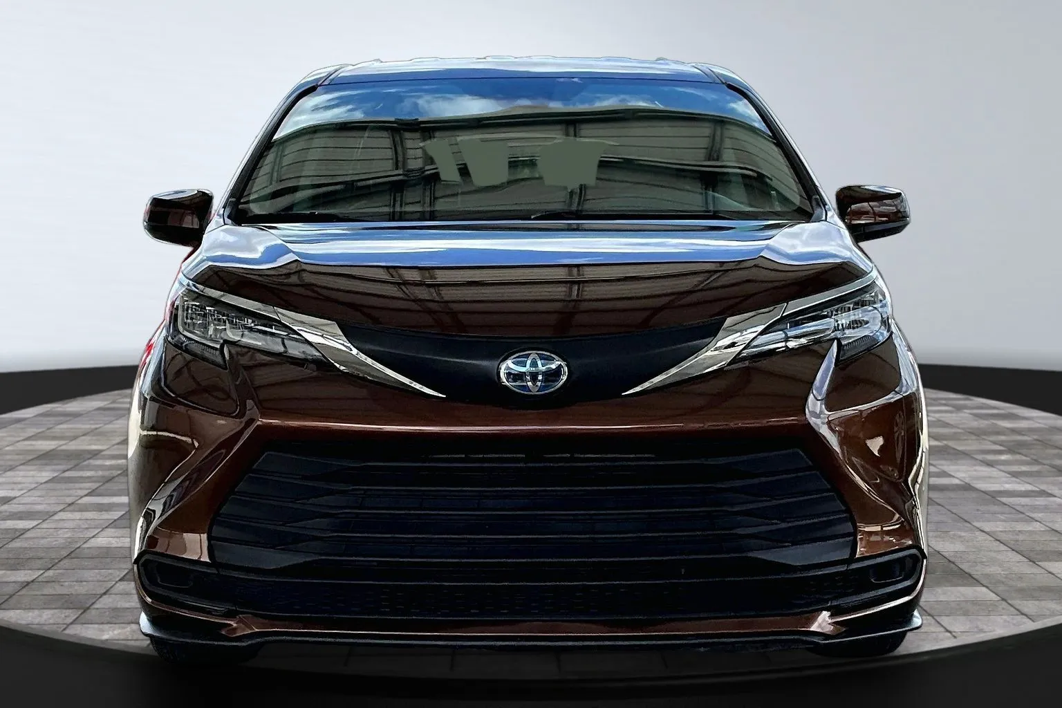 Toyota Sienna photo 2