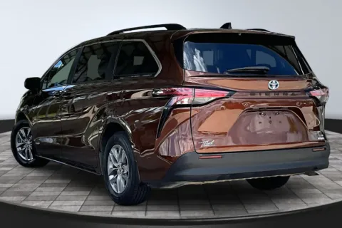 More photos of 2021 Toyota Sienna LE 8-Passenger at M&J Auto Sales and Service, FL