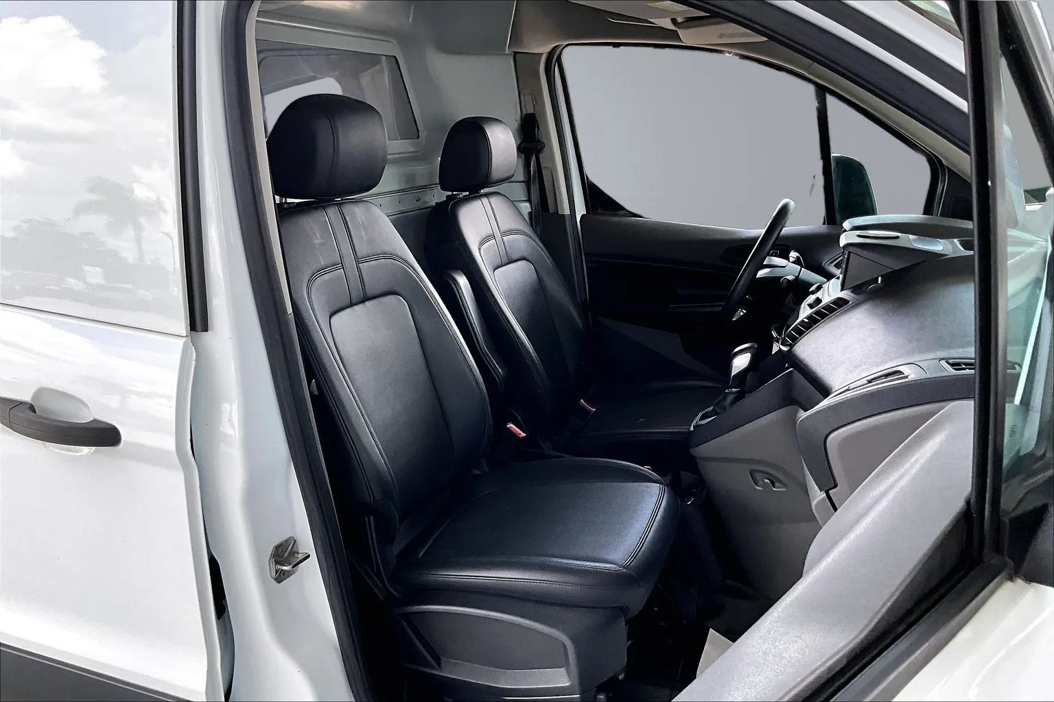 Ford Transit Connect photo 25