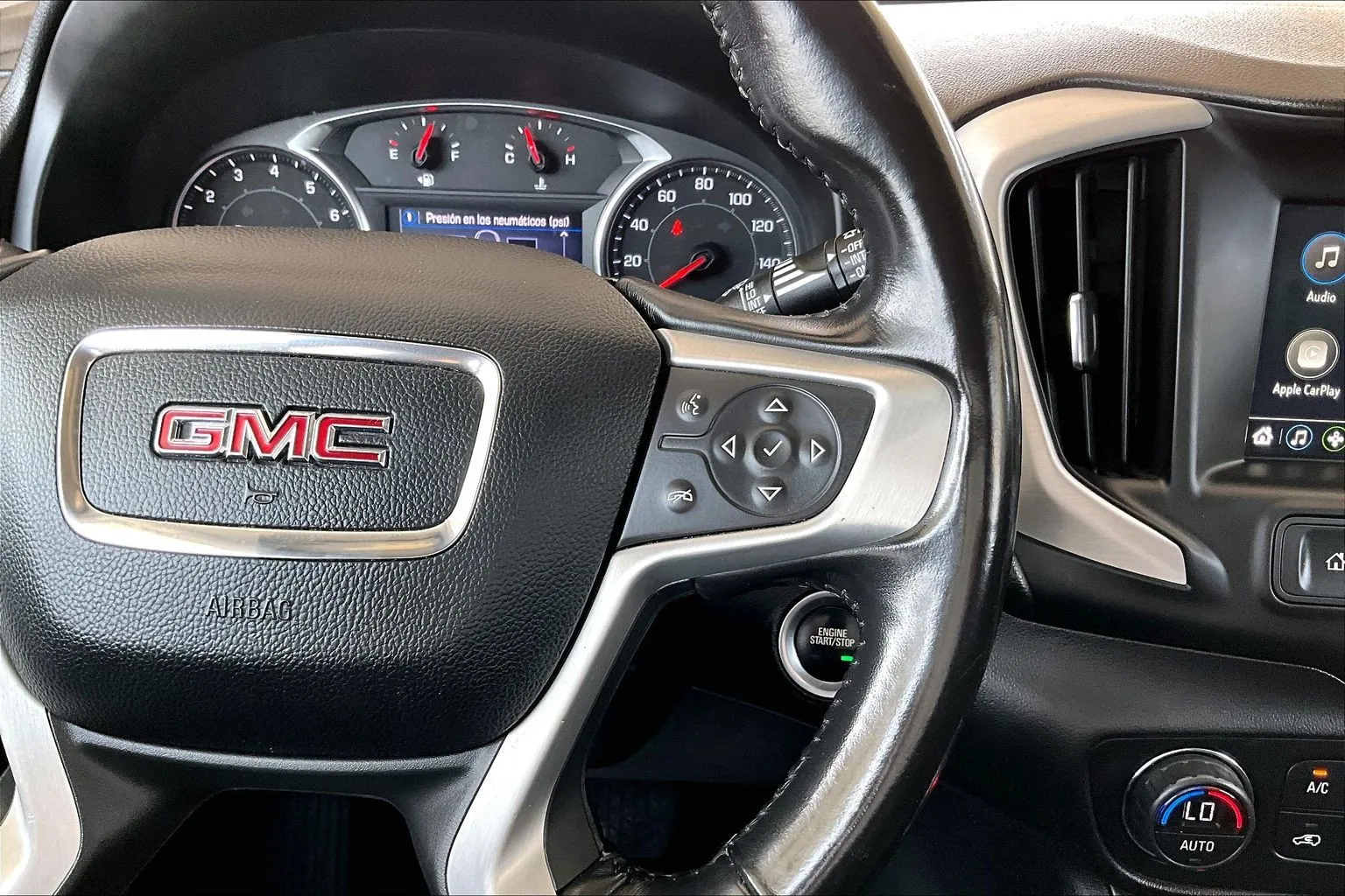 GMC Terrain photo 11