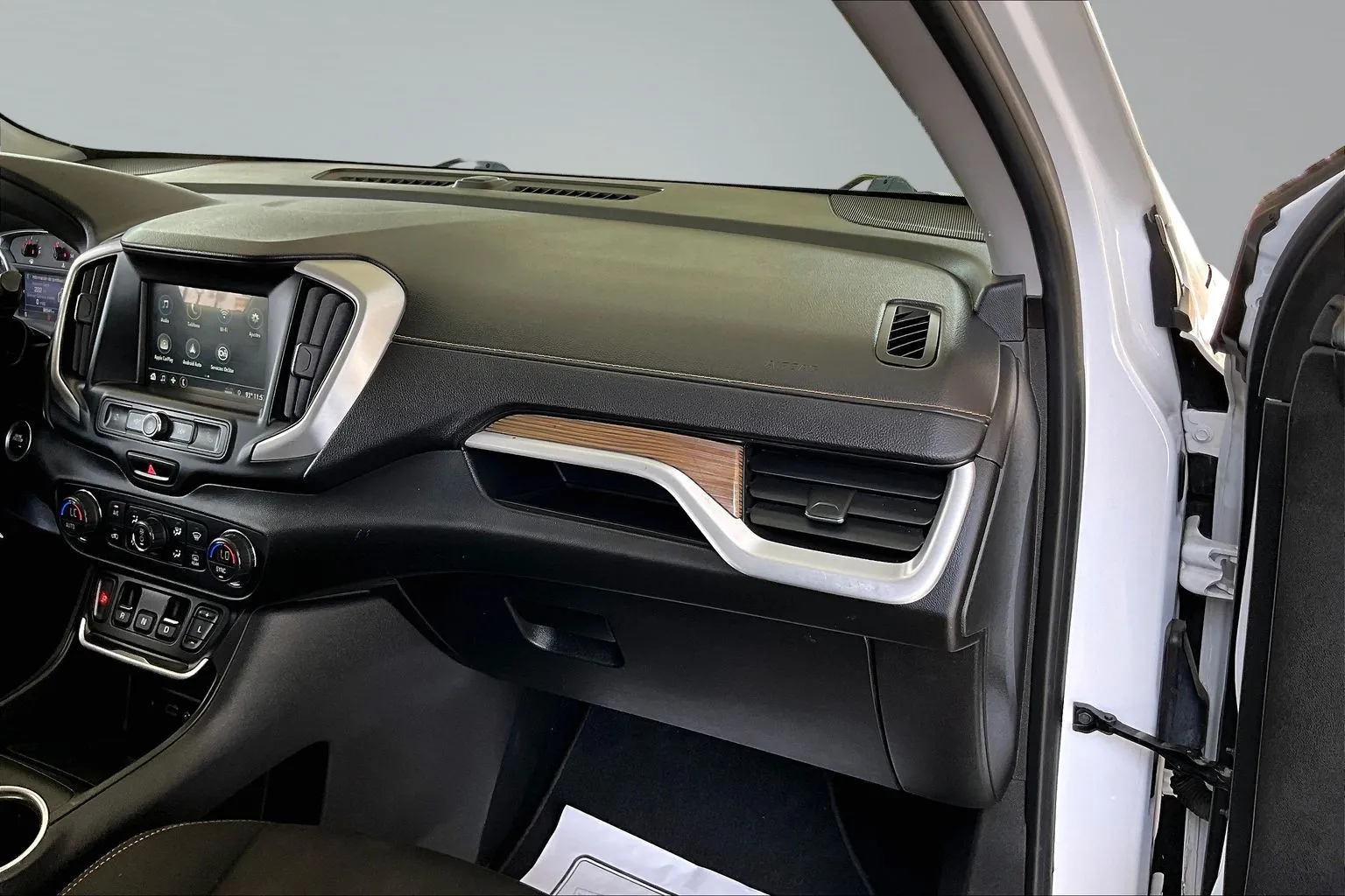 GMC Terrain photo 23