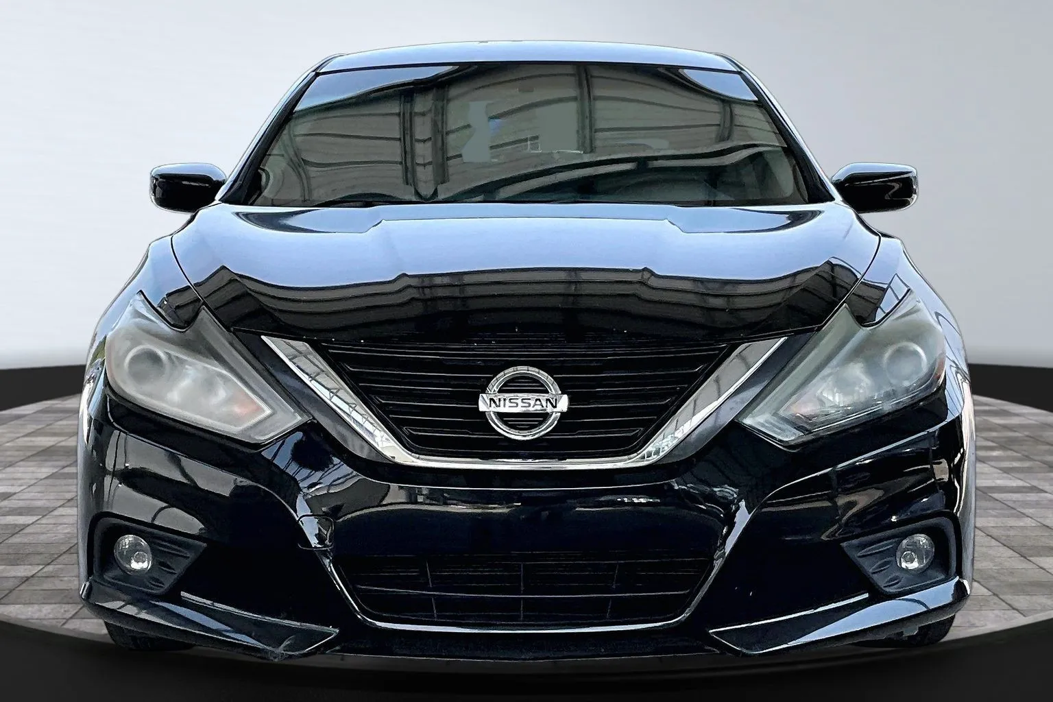 Nissan Altima photo 2