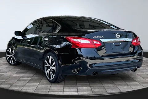 More photos of 2017 Nissan Altima at M&J Auto Sales and Service, FL