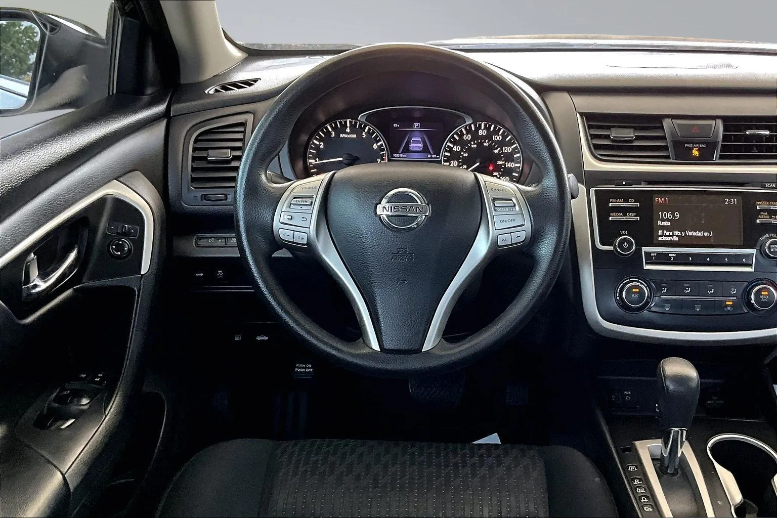 Nissan Altima photo 8