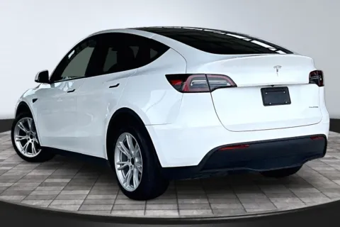 More photos of 2023 Tesla Model Y at M&J Auto Sales and Service, FL
