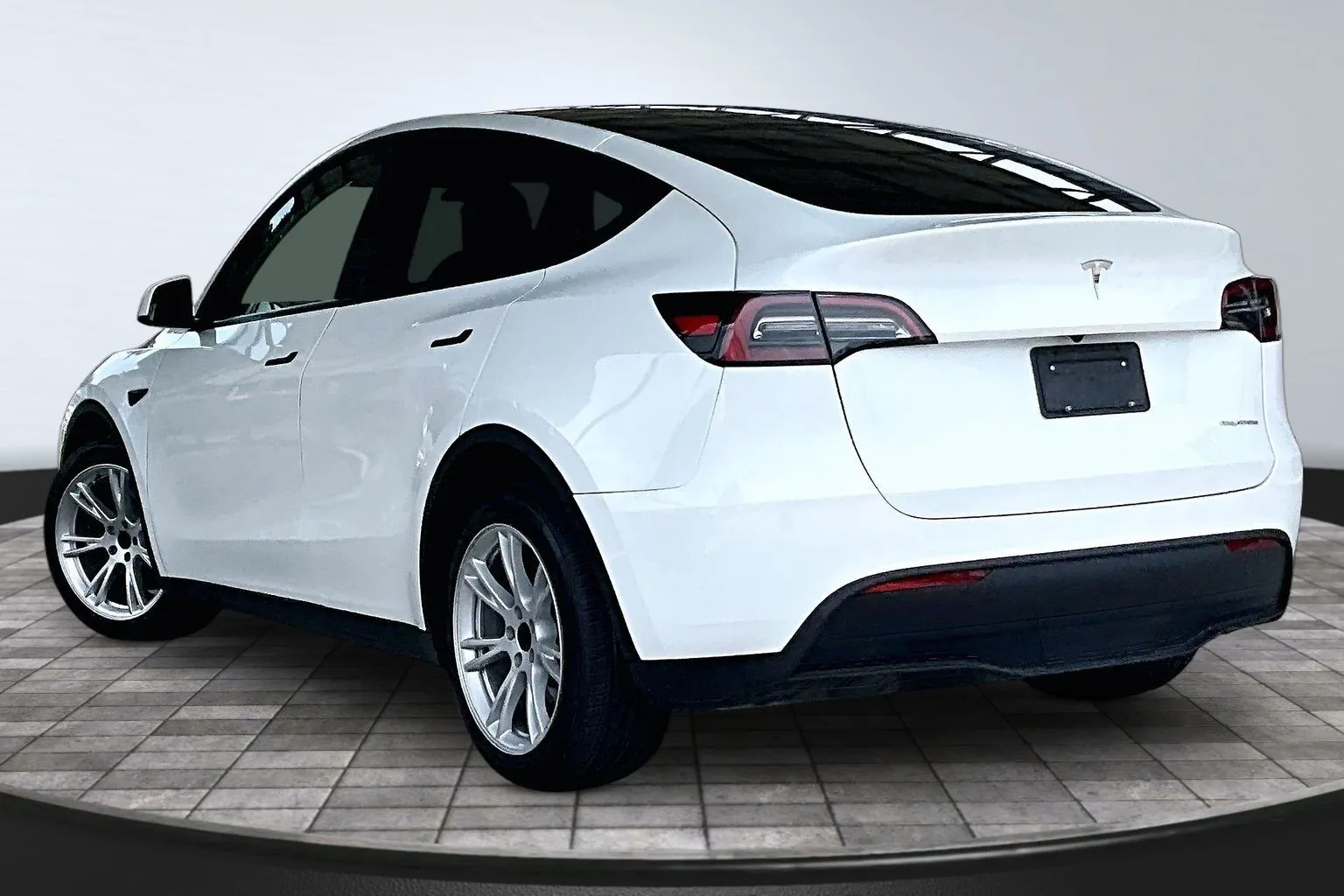 Tesla Model Y photo 4