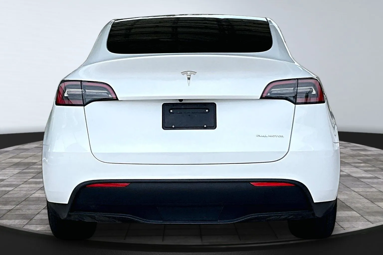 Tesla Model Y photo 5