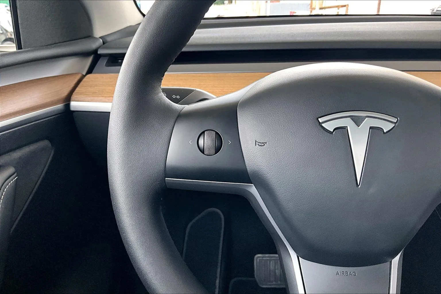 Tesla Model Y photo 10