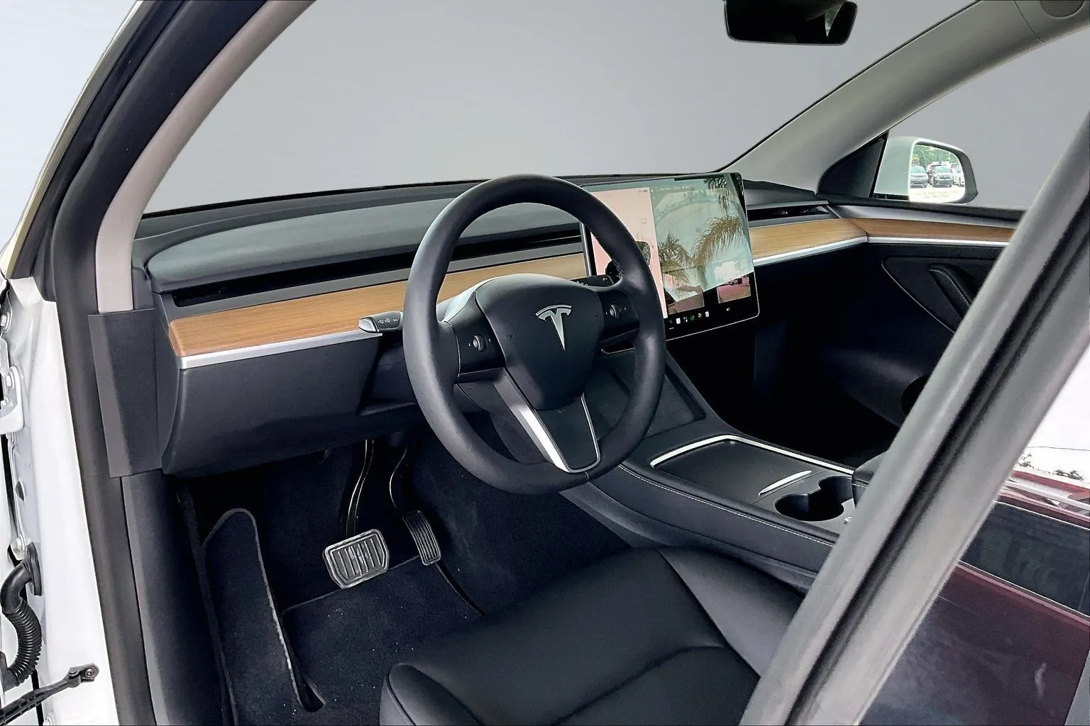 Tesla Model Y photo 14