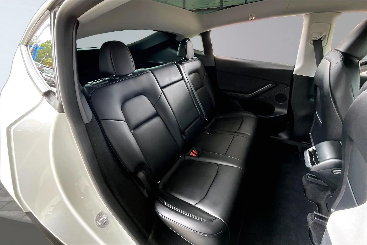 Tesla Model Y photo 22