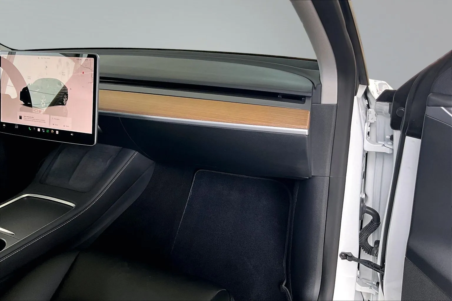 Tesla Model Y photo 23