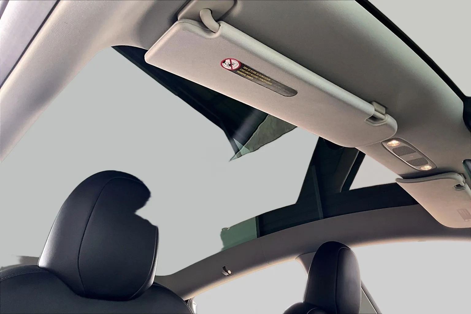 Tesla Model Y photo 24