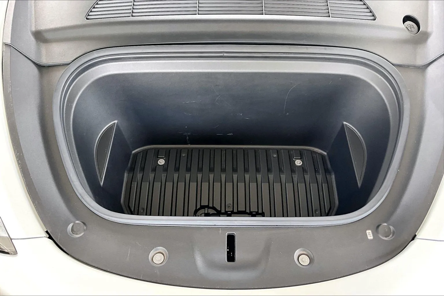 Tesla Model Y photo 27