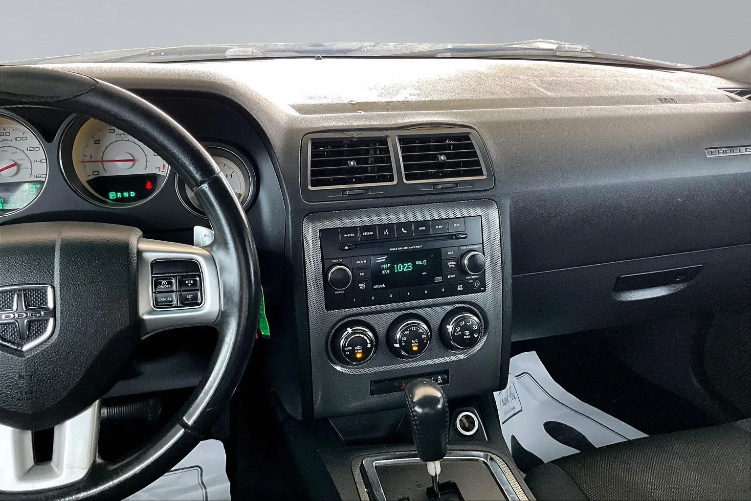 Dodge Challenger photo 9
