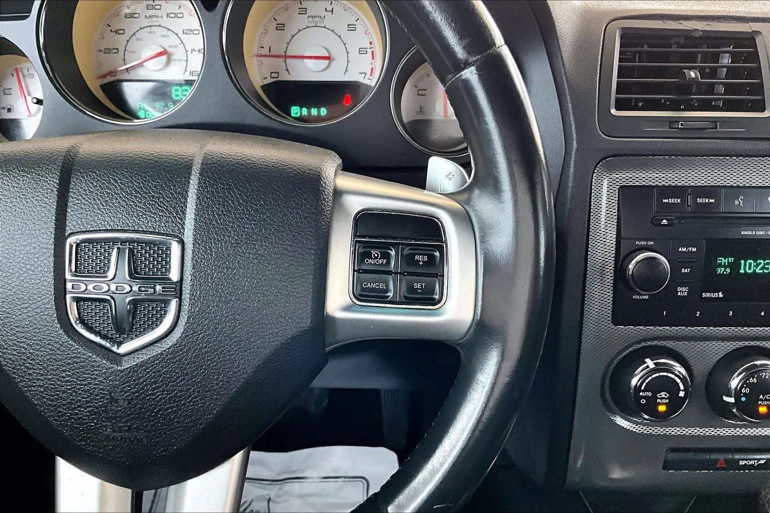Dodge Challenger photo 11