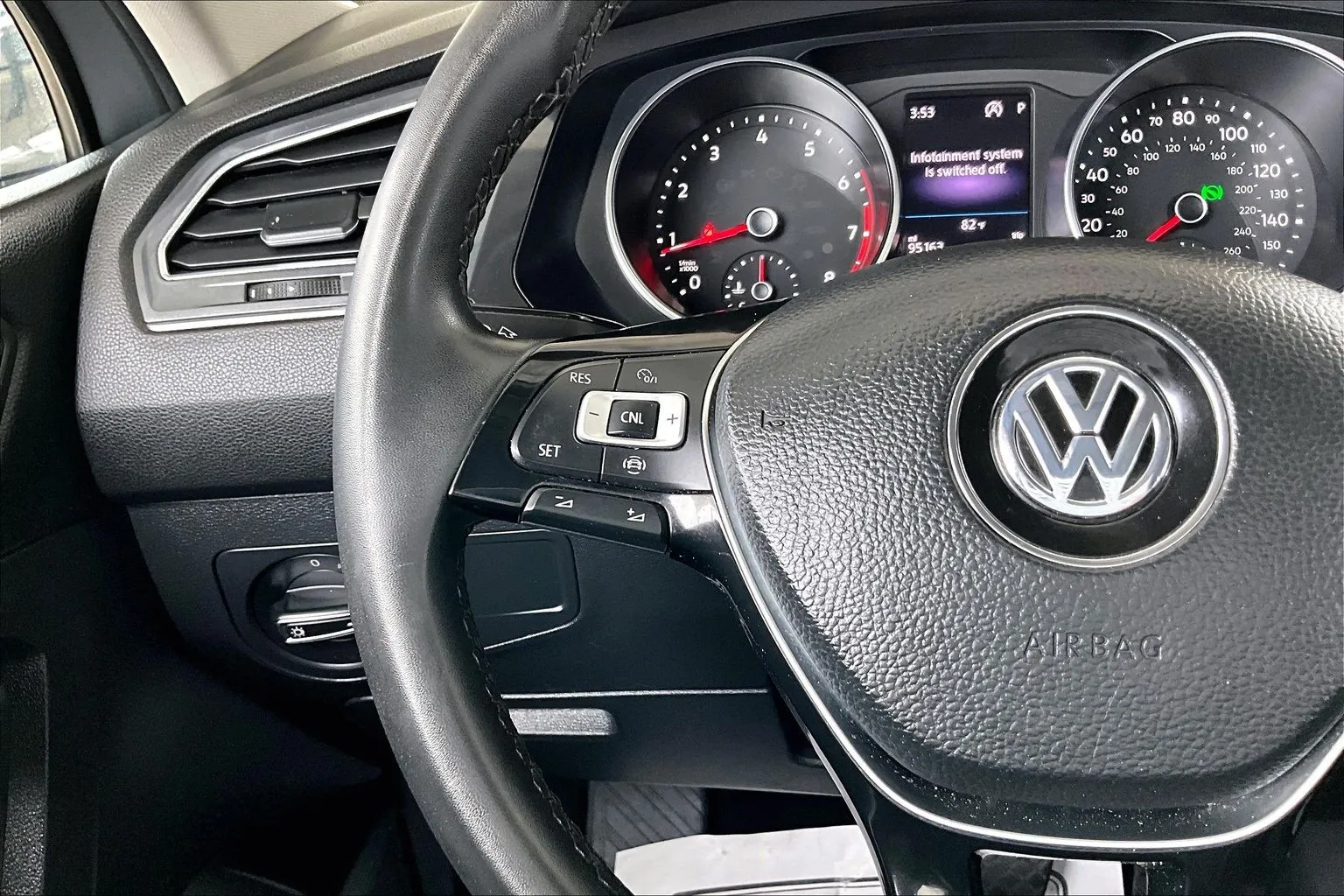Volkswagen Tiguan photo 10