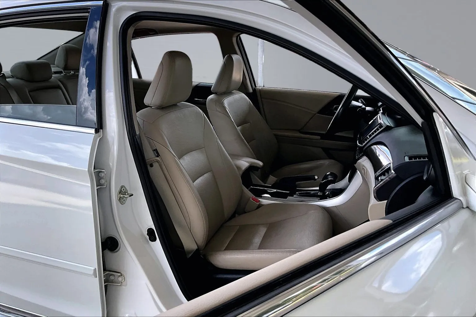 Honda Accord photo 26