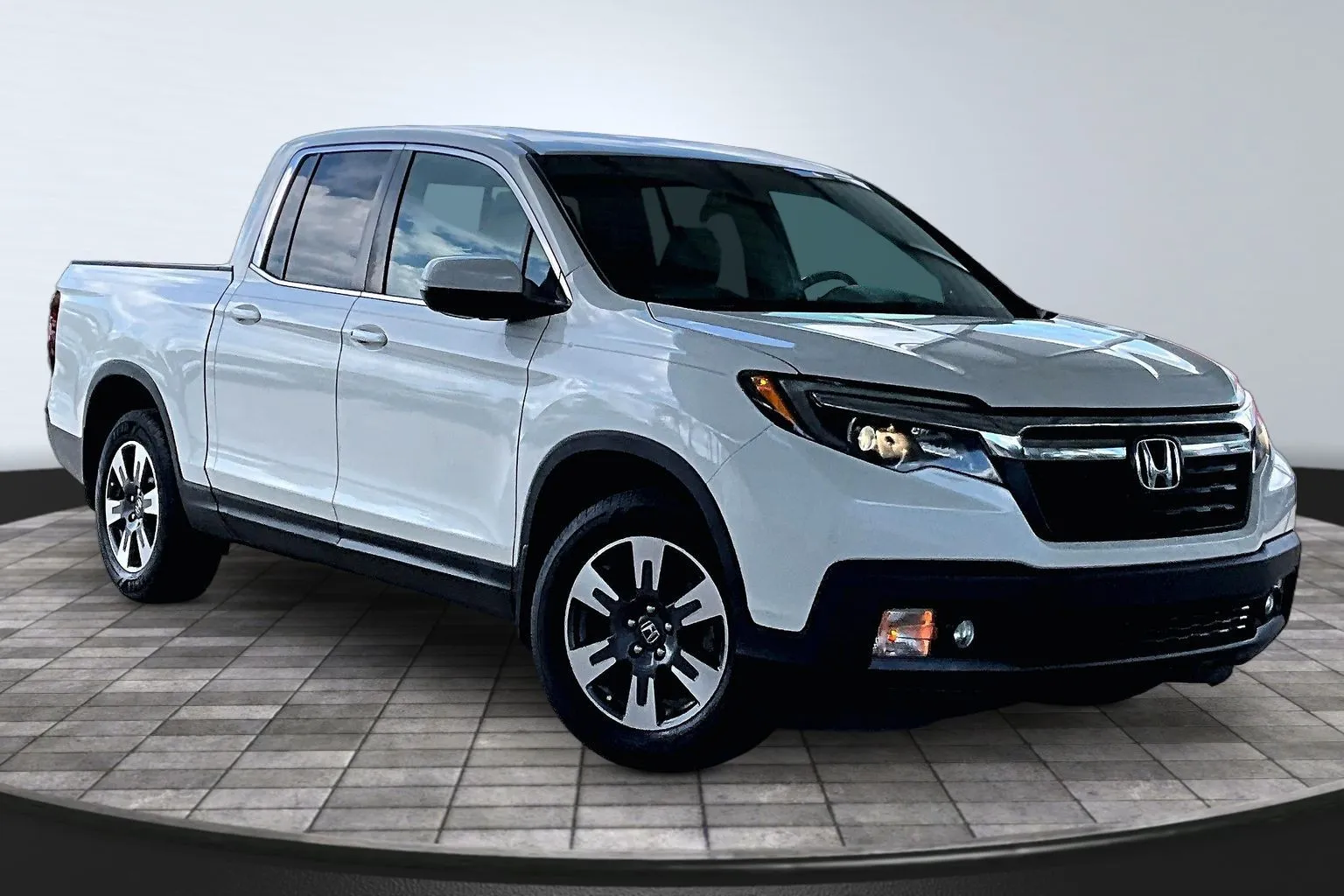 Honda Ridgeline photo 3