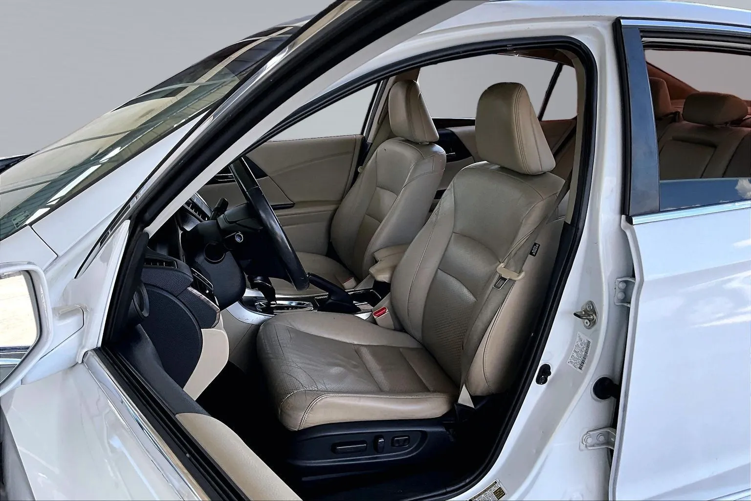 Honda Accord photo 18