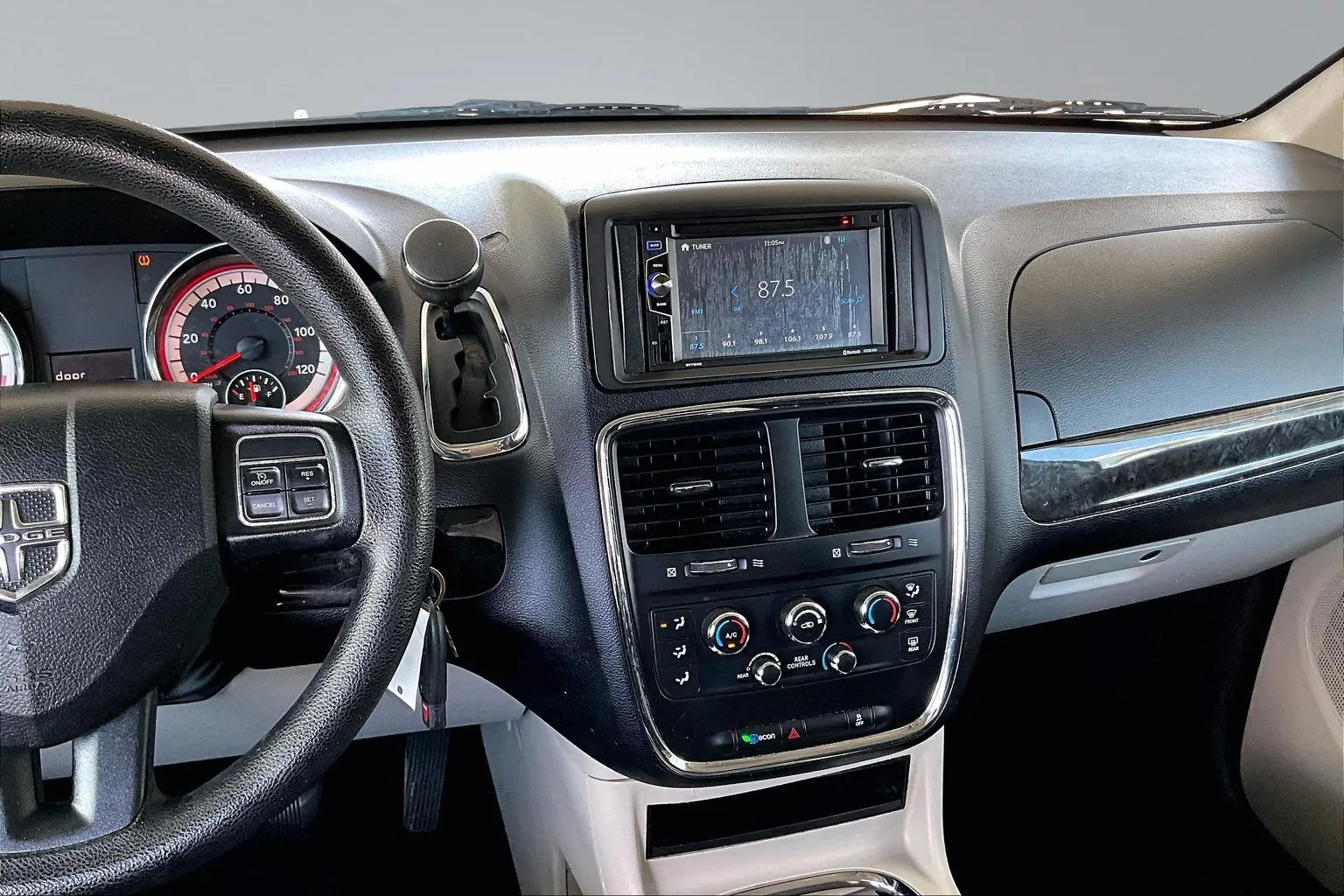 Dodge Grand Caravan photo 9