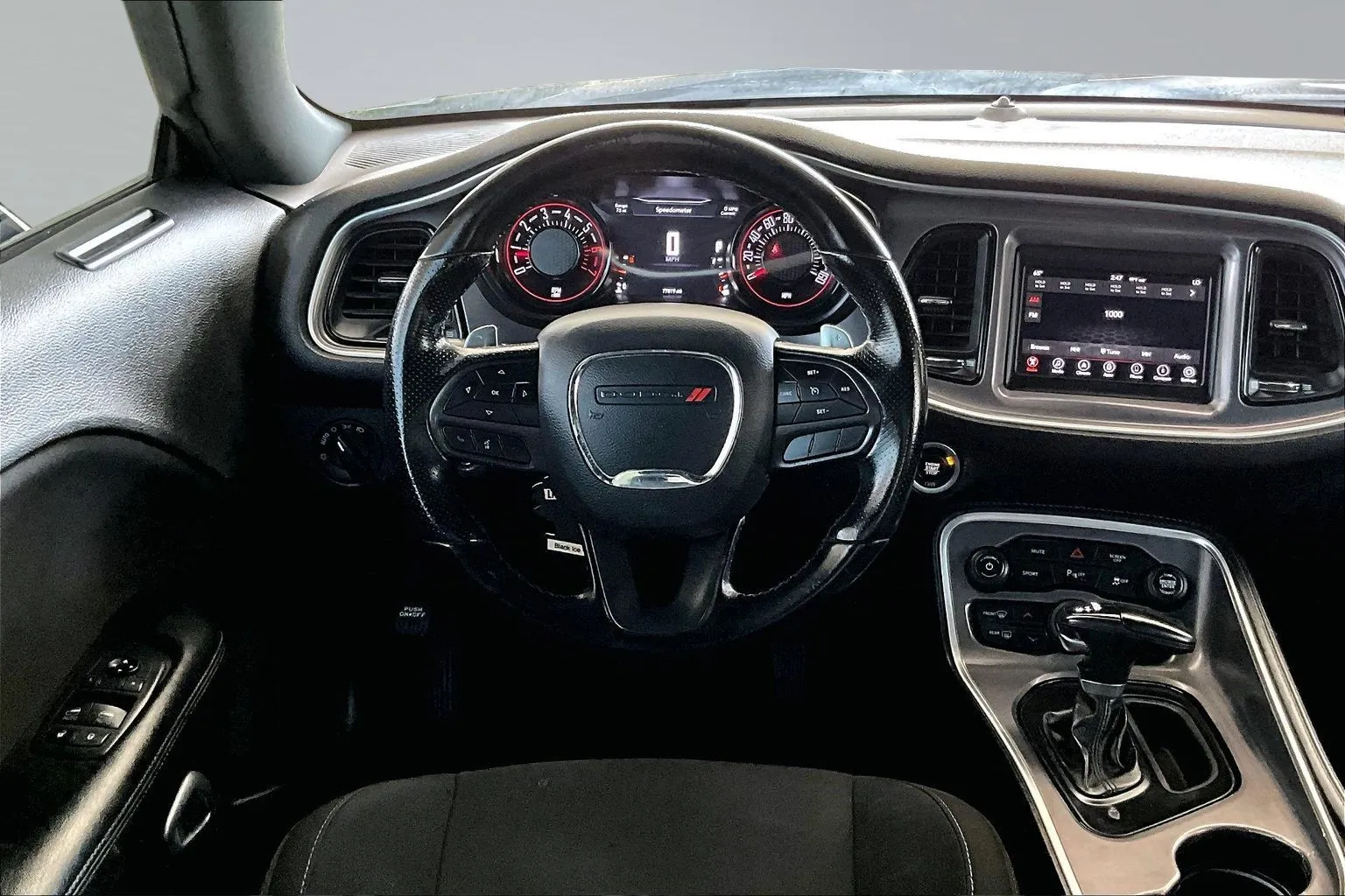 Dodge Challenger photo 8