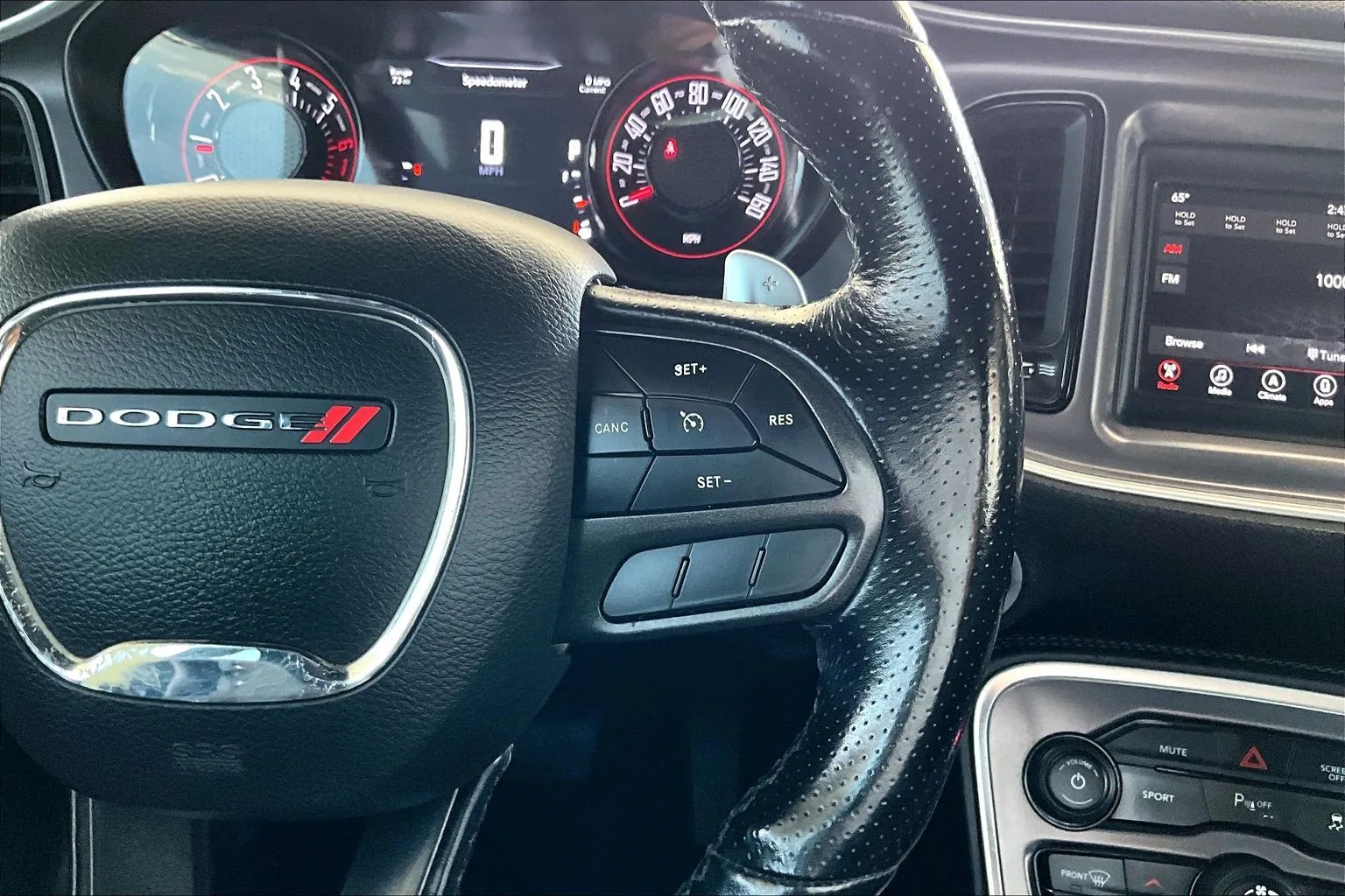 Dodge Challenger photo 11