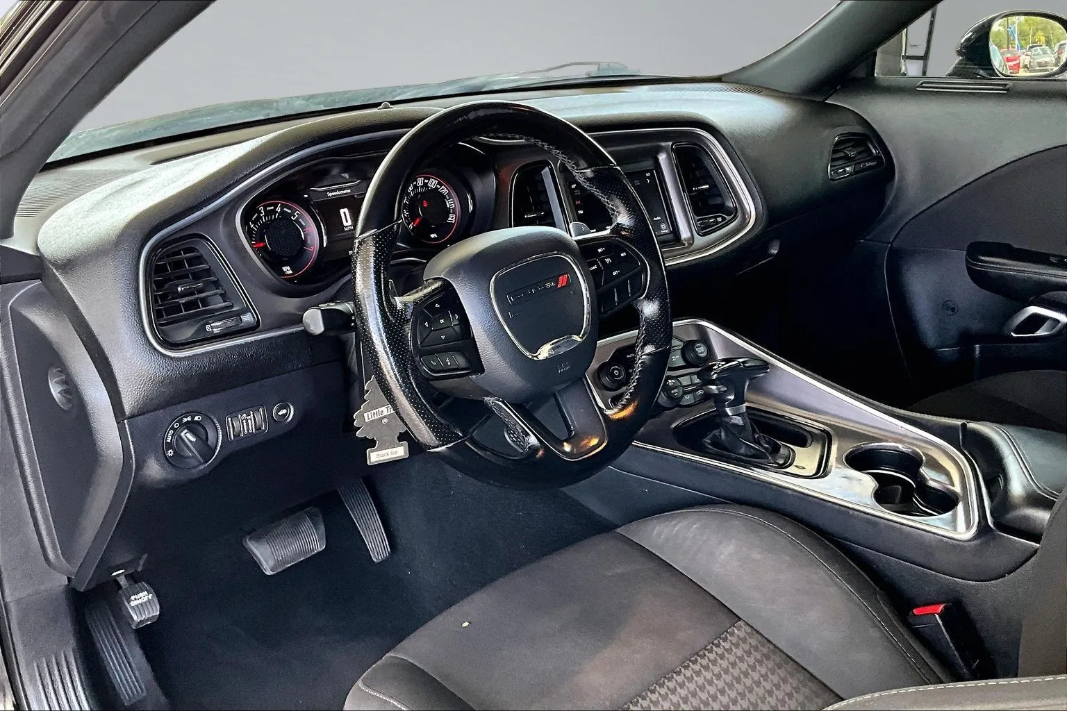 Dodge Challenger photo 14