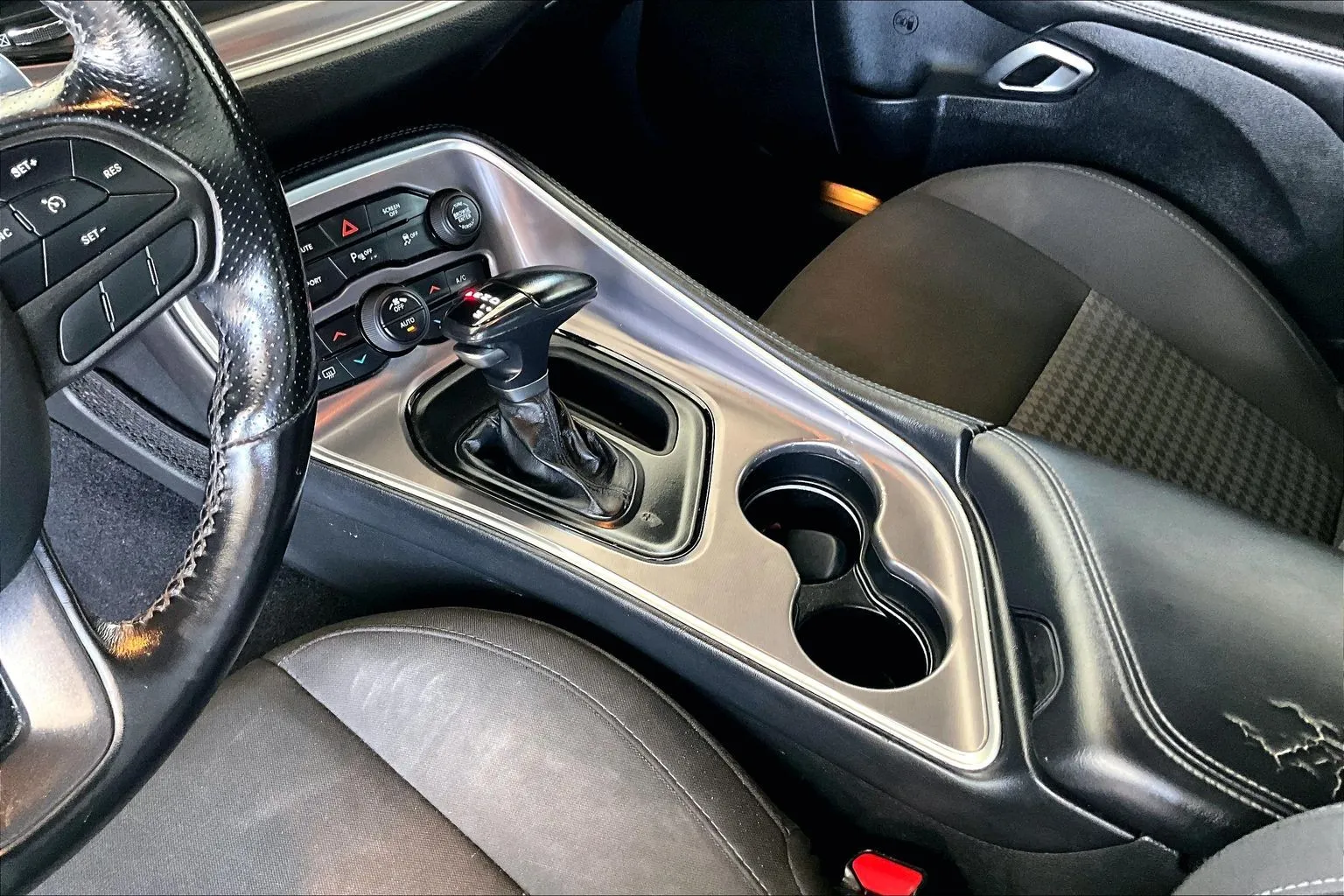 Dodge Challenger photo 15