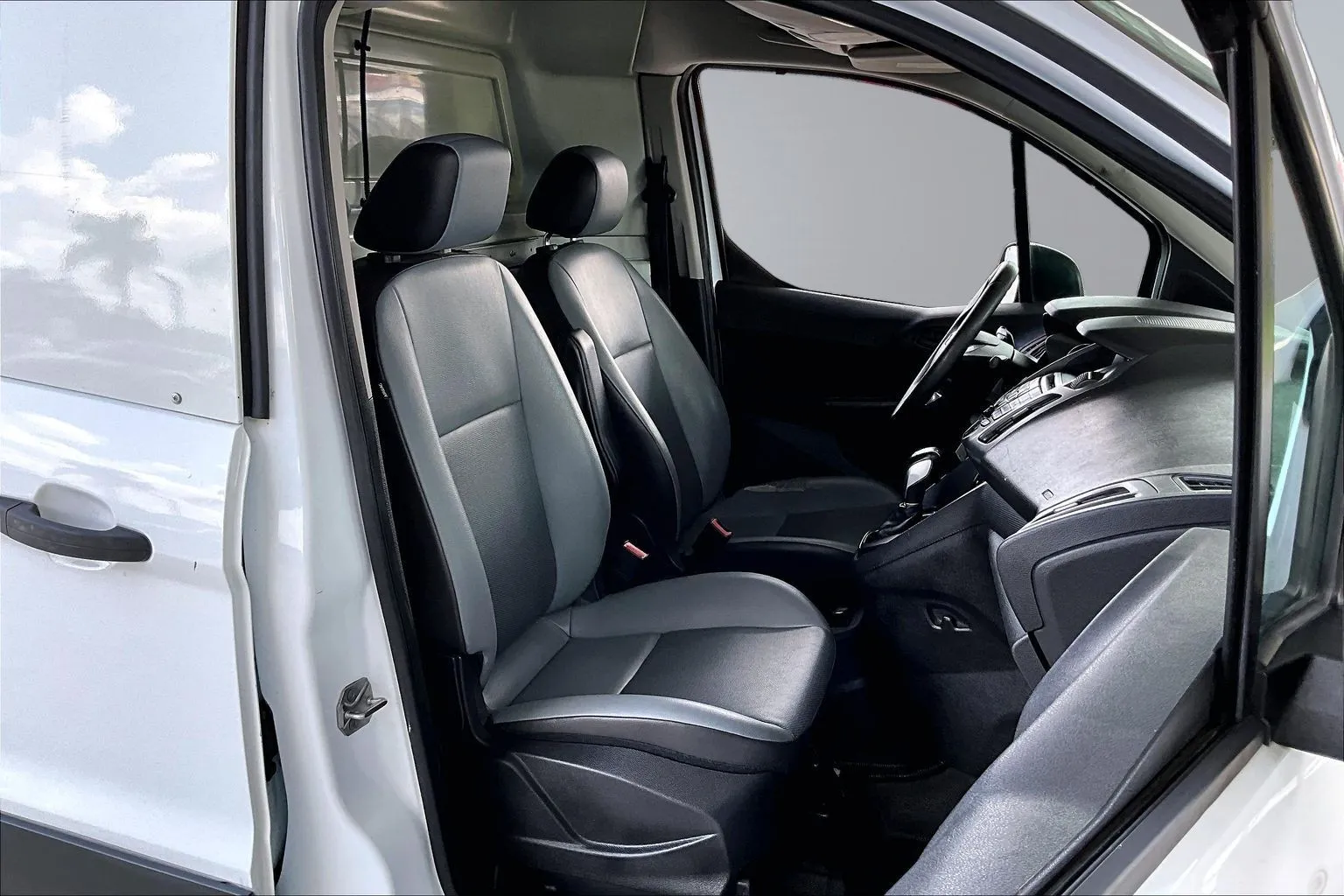 Ford Transit Connect photo 24