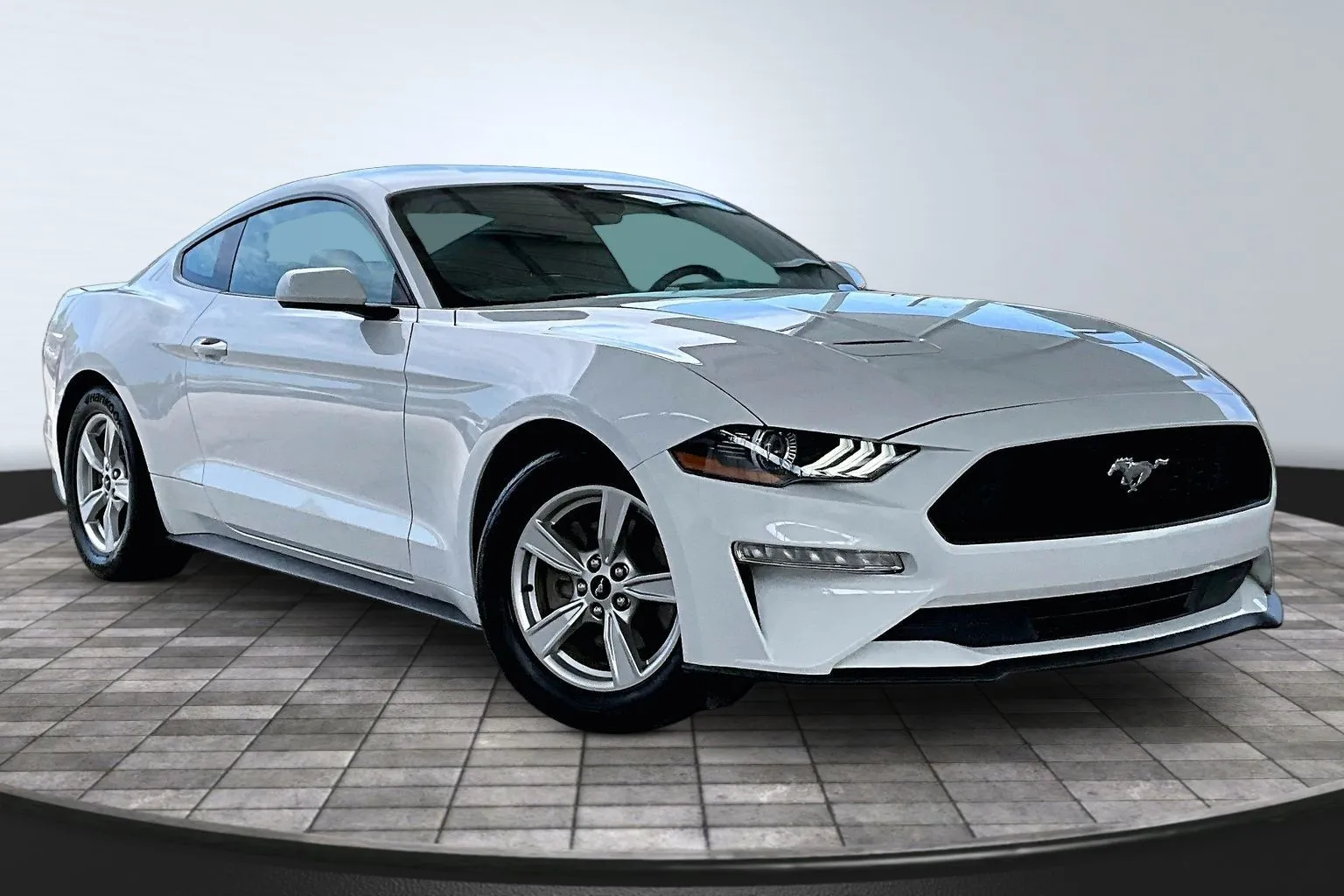 Ford Mustang photo 3