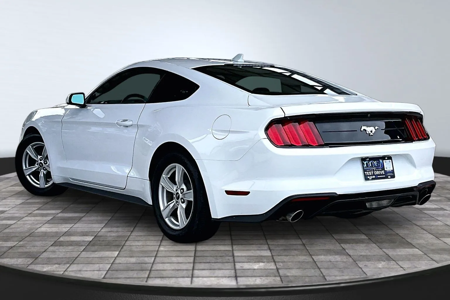 Ford Mustang photo 4